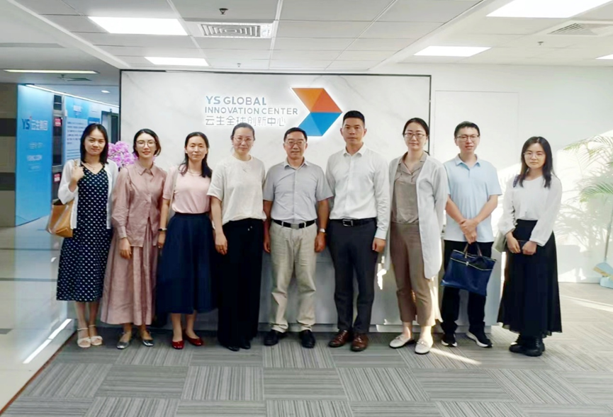 上海市发展改革委民营经济发展处处长刘军一行莅临亿佰达全球创新中心参观调研