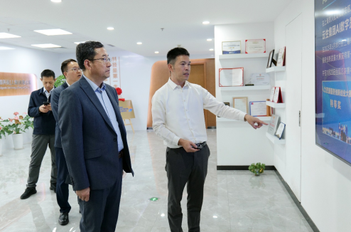 宁夏人力资源和社会保障厅党组书记、厅长金万宏一行莅临亿佰达全球创新中心走访调研